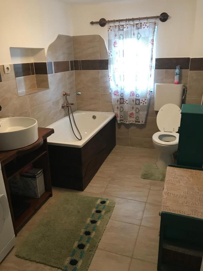 Siposreti Apartmanhaz Szentgyorgyvar Eksteriør billede